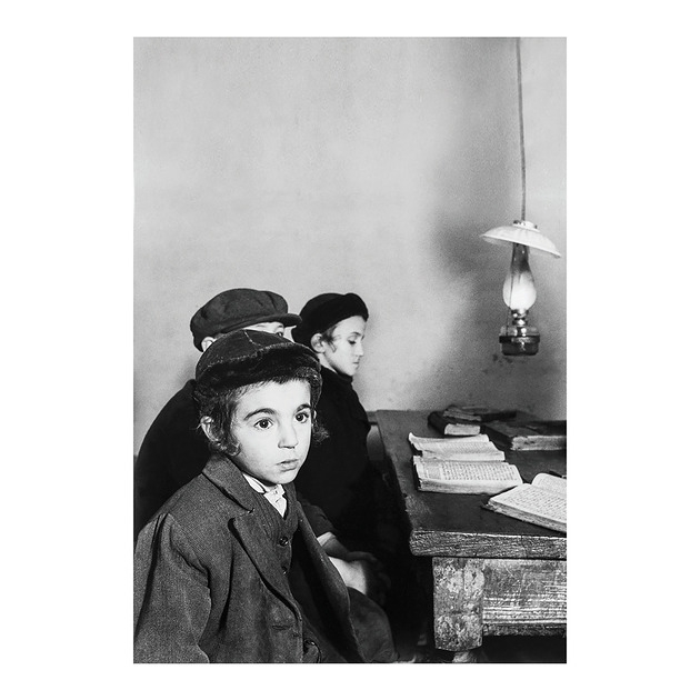 Image of Pakamera Kartka Premium - Roman Vishniac, Chłopcy z Chederu