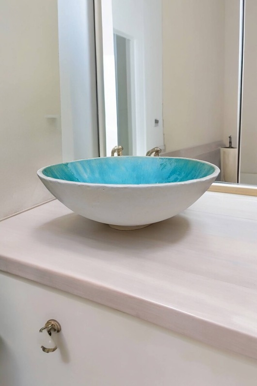 Image of Błękitna Ręcznie Formowana Umywalka Ceramiczna