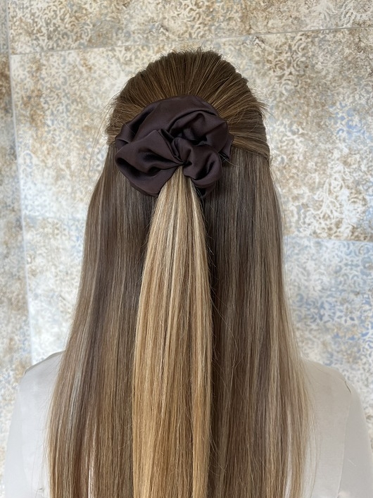 Image of Pakamera Gumka scrunchie 100% wiskoza brąz