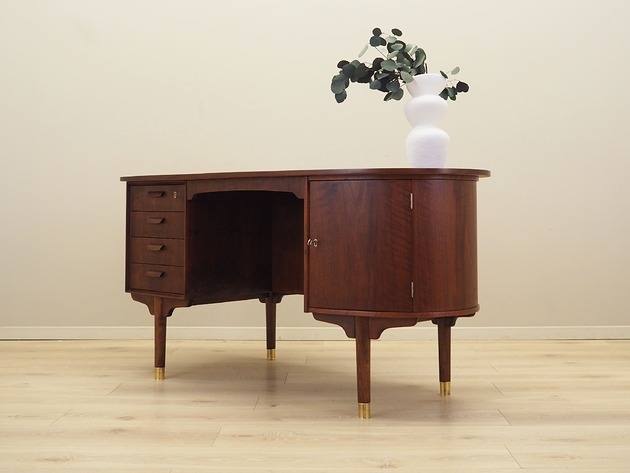 Image of Pakamera Biurko orzechowe, duński design, lata 70, H.P. Hansen, Randers M