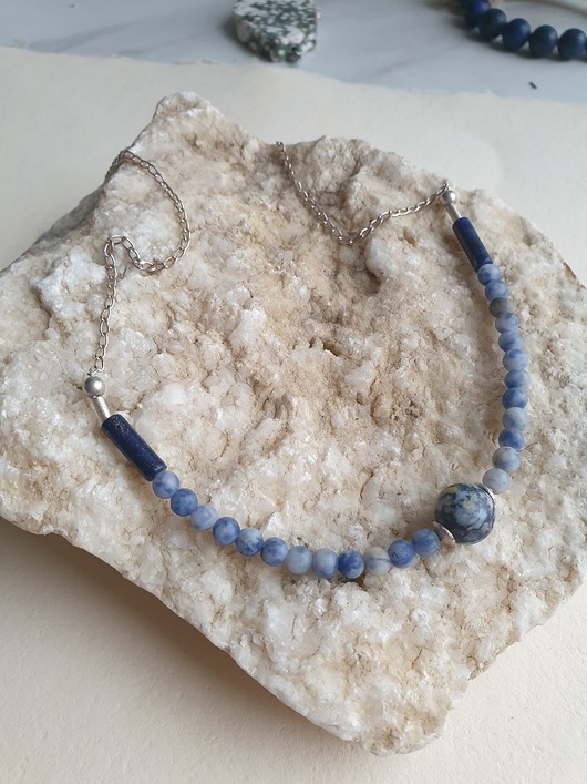 Image of Pakamera Naszyjnik choker PLANETY z lapis lazuli i jaspisem niebieskim