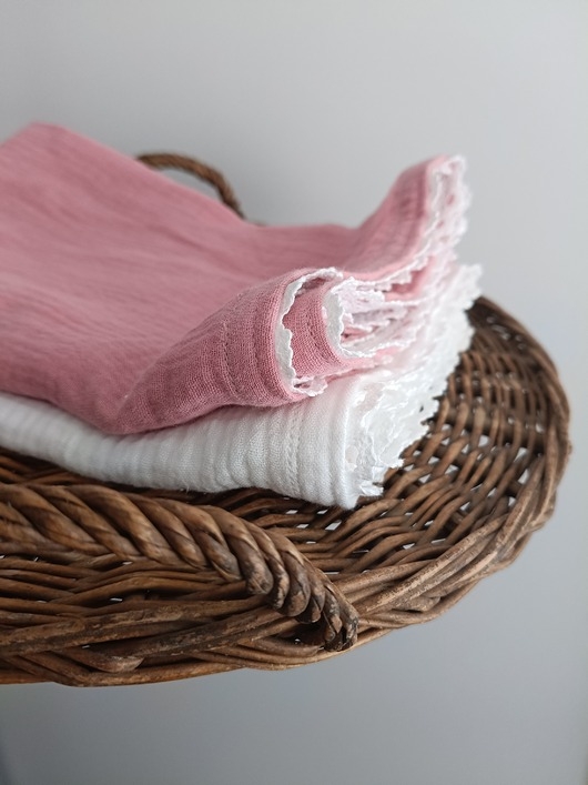 Image of Pakamera Zestaw pieluszek muślinowych z koronką- warianty , kolory