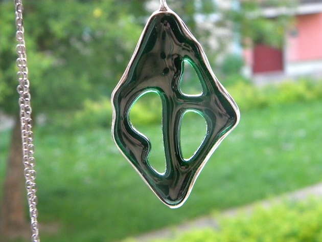 Image of Pakamera Monstera monkey mask - naszyjnik