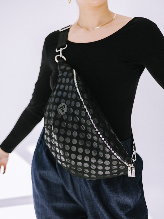 Image of Pakamera Maxi nerka Czarne grochy