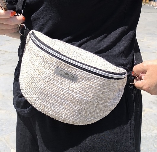 Image of Pakamera Beżowa nerka pleciony materiał boho na ramię jasna