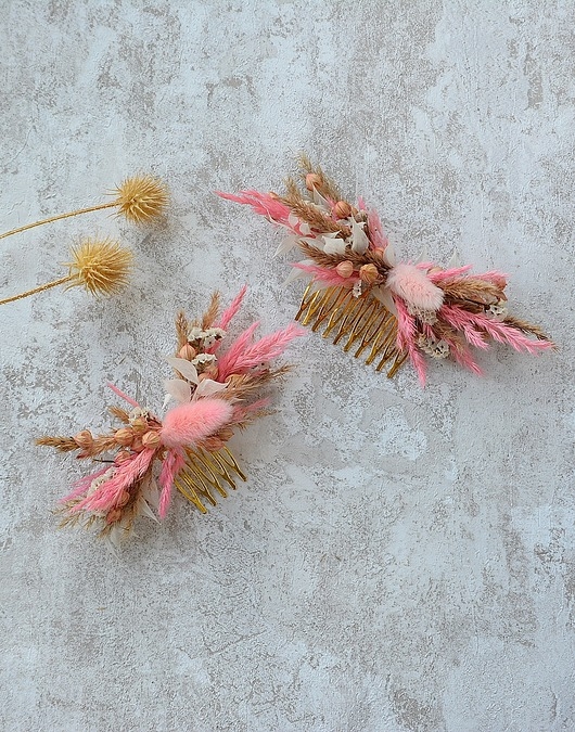 Image of Pakamera Pastelowy grzebyk ślubny z suszonymi kwiatami