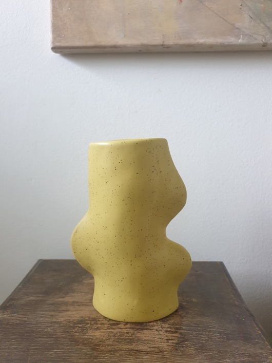 Image of Pakamera Wazon rzeźba Fluxo żółty średni ceramika wys 17 cm