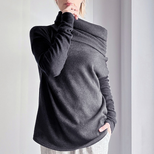 Image of Pakamera Wysoki golf czarny sweter