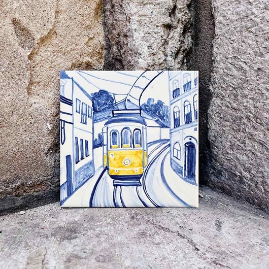 Image of Pakamera Lizbona i tramwaj 28 - portugalski klasyk