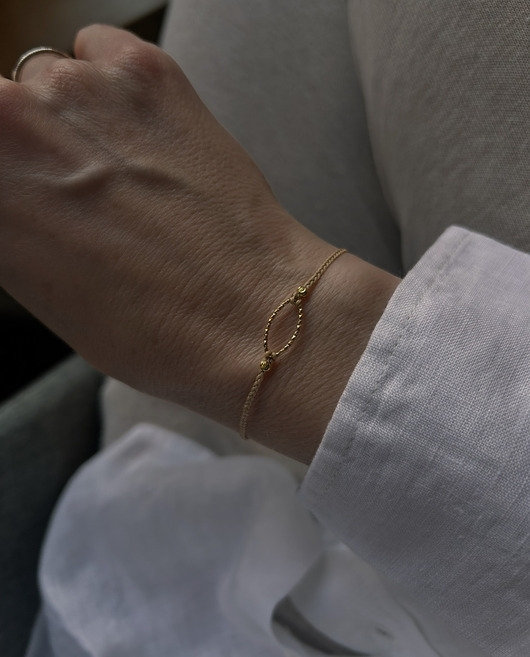 Image of Pakamera Minimalistyczna - bransoletka na sznureczku