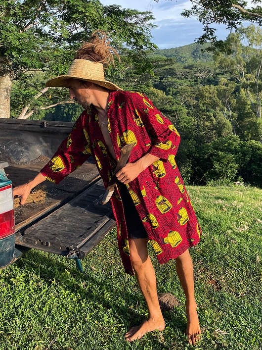 Image of Pakamera Freedom czerwone kimono w ptaki