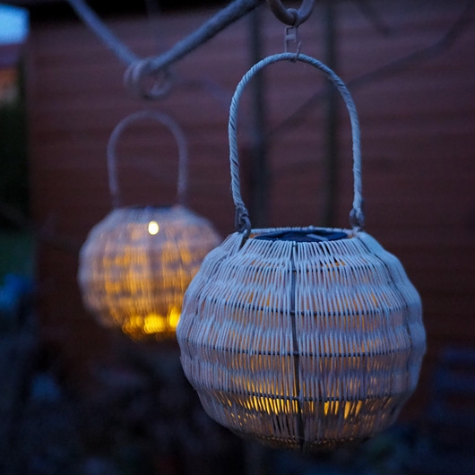 Image of Pakamera Okrągły lampion solarny wiszący- 2 rozmiary, rattan FSC