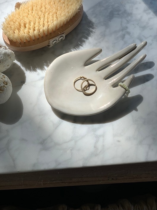 Image of Pakamera Ceramiczna Łapka Handmade Talerzyk na Biżuterię Pearl White