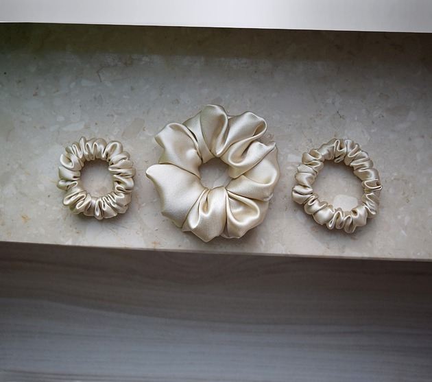 Image of Pakamera Szampańsko mi - zestaw jedwabnych scrunchie