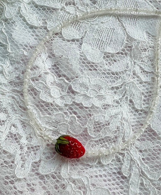 Image of Pakamera Naszyjnik Choker Poziomka