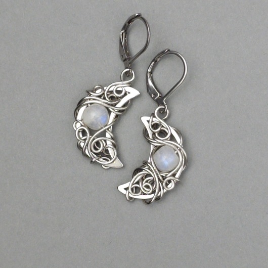 Image of Pakamera Kolczyki księżyce kamień księżycowy wire wrapping