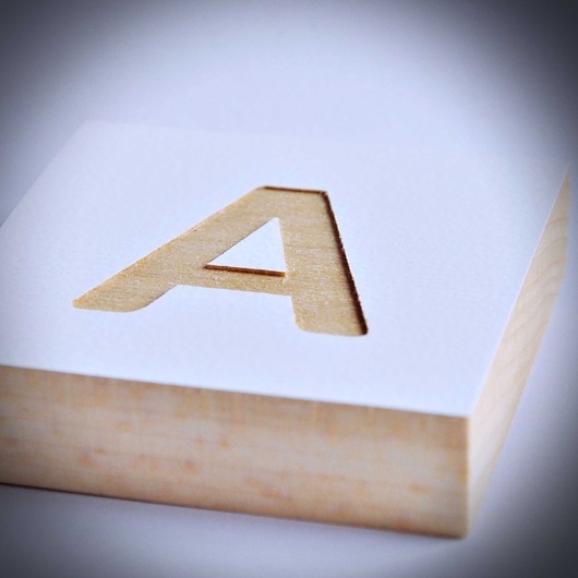 Image of Pakamera Litery typu scrabble, z drewna, białe drewniane