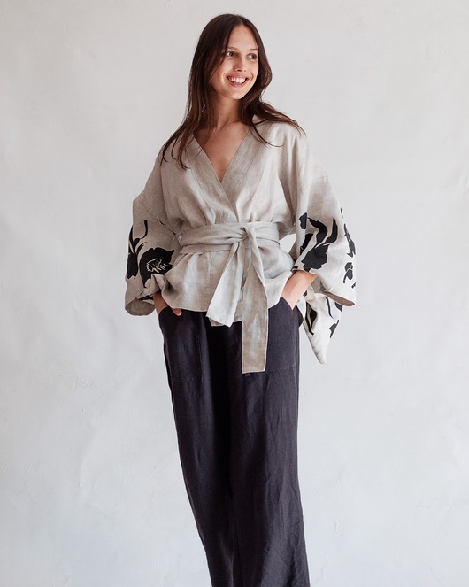 Image of Pakamera Lniane kimono drukowane ciemiernik, lniana bluzka naturalny jasny.