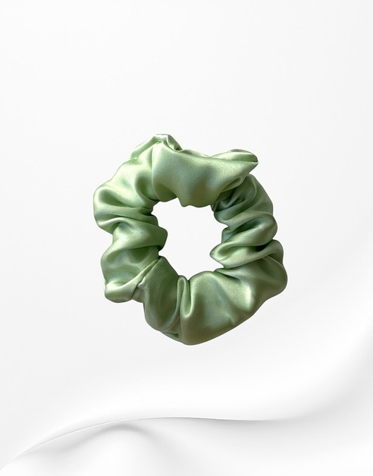 Image of Pakamera Jedwabna scrunchie gumka frotka midi zielona jasna
