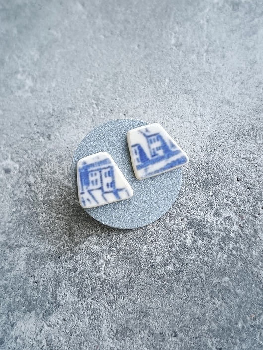 Image of Pakamera Kolczyki ceramiczne w kobaltowe wzory