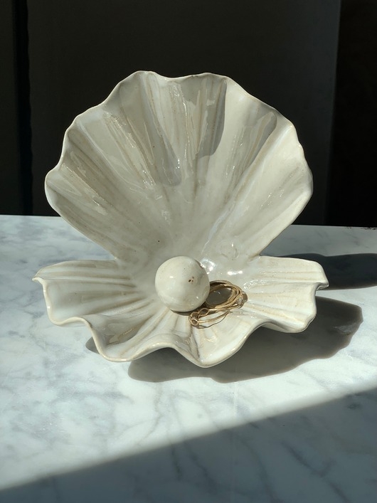 Image of Pakamera Podstawka na Biżuterię Ceramiczna Muszla Skarbiec Naked Beige
