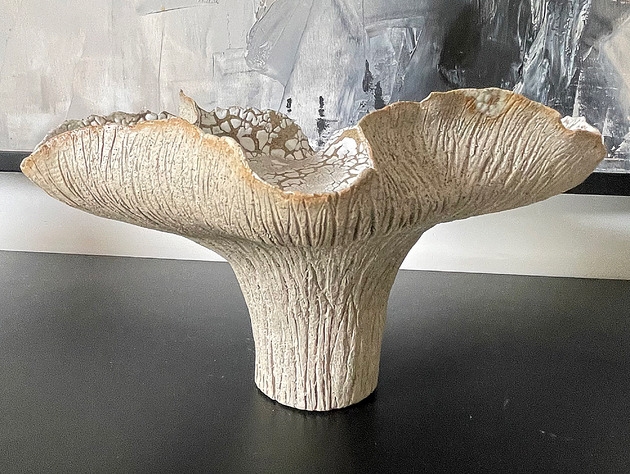 Image of Pakamera Rzeźbiarski wazon ceramiczny -Ręcznie formowany do wnętrz minimalistycznych