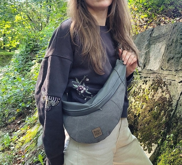Image of Pakamera Nerka Haru ciemnoszara bawełniana z ekoskórą