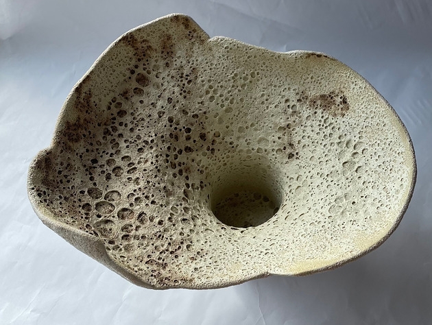 Image of Pakamera Wulkaniczny Kwiat -rzeźbiarska misa ceramiczna z efektem lawy