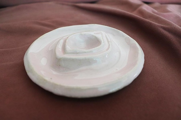 Image of Ceramiczna wagina miseczka na biżuterię, podstawka pod świeczkę tealight