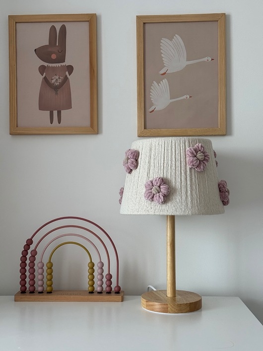 Image of Pakamera Lampka nocna w kwiatki do pokoju dziewczynki
