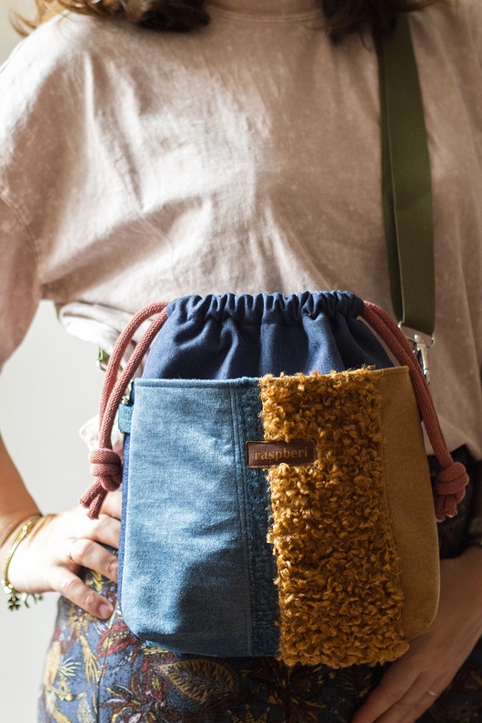Image of Pakamera Listonoszka z kominem patchwork