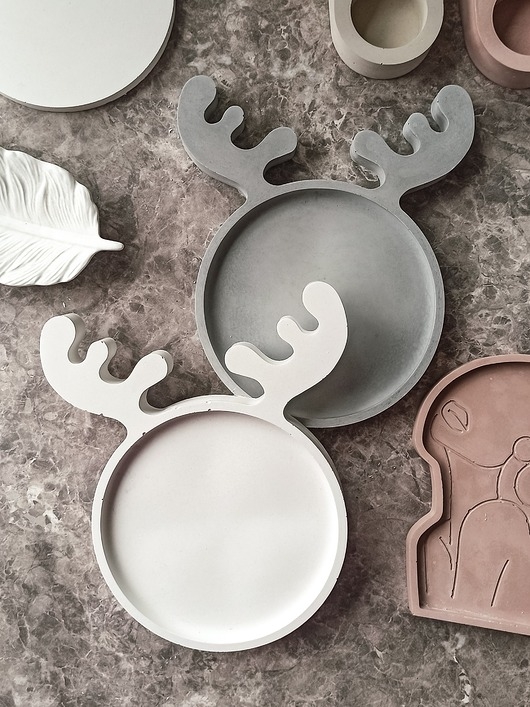 Image of Świąteczna Minimalistyczna podstawka Renifer z betonu- Reindeer