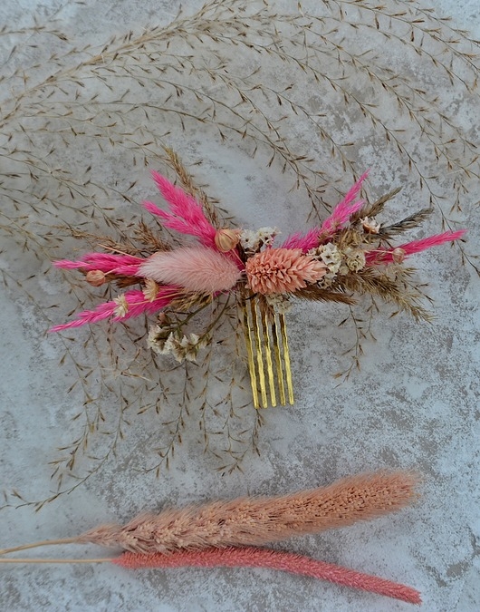 Image of Pakamera Grzebyk ślubny z suszonych kwiatów w stylu boho