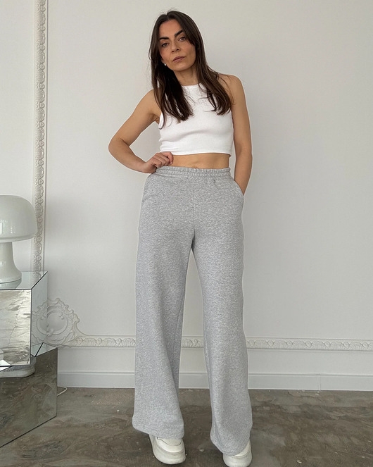 Image of Pakamera Spodnie dresowe Ease light grey