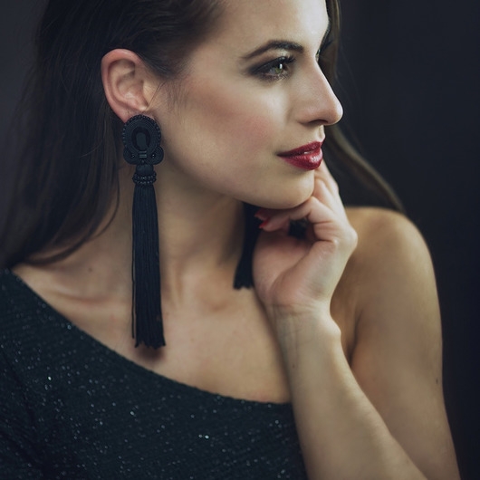 Image of Pakamera Czarne kolczyki soutache z frędzlami- długie