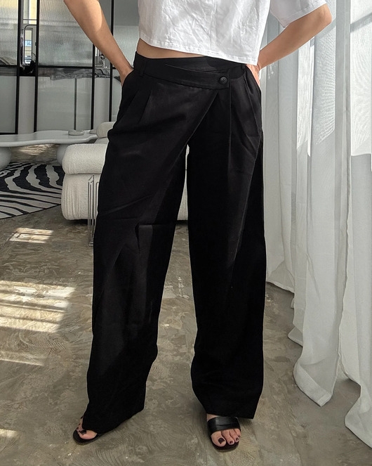 Image of Pakamera Spodnie Asymmetry Black
