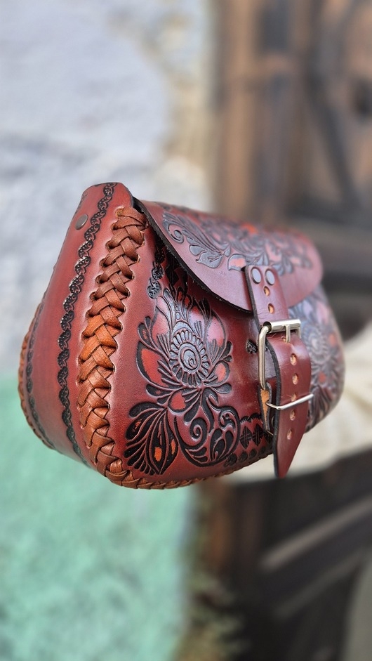 Image of Pakamera Torebka skórzana Folklora brązowa kwiaty ręcznie robiona