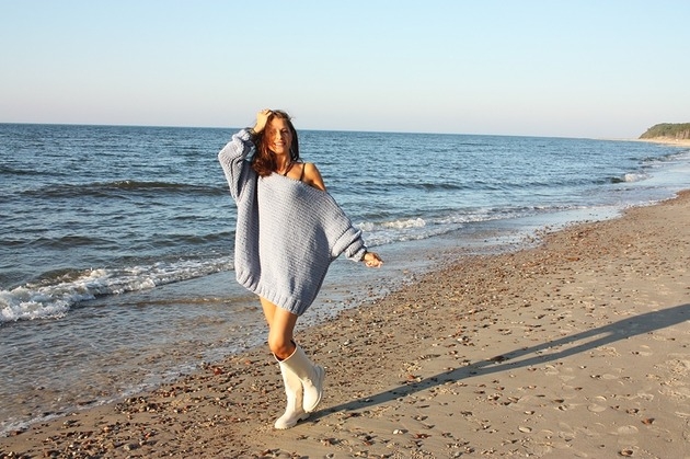 Image of Pakamera Sweter handmade oversize baby blue z wełną