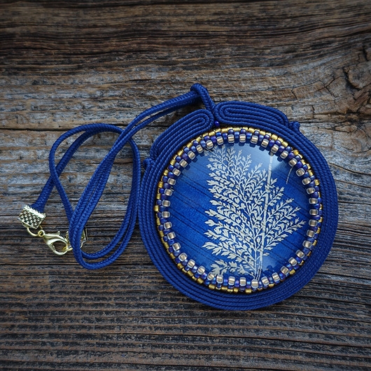 Image of Pakamera Granatowy wisior soutache
