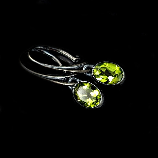 Image of Pakamera Kolczyki srebrne zielone peridoty