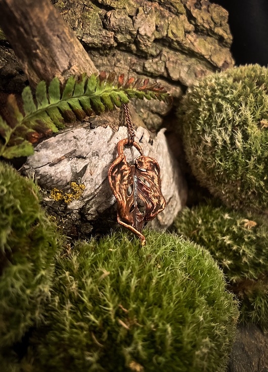 Image of Pakamera Naszyjnik miedziany Liść Monstery