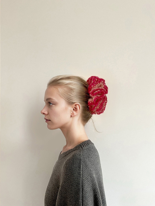 Image of Pakamera FIORKA Sweetheart scrunchie