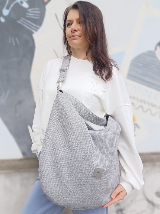 Image of Pakamera Torba hobo z plecionki tapicerskiej Jasnoszara