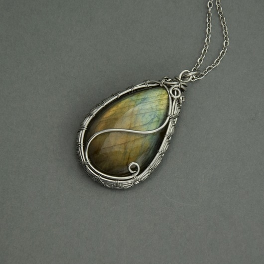 Image of Wisiorek labradoryt wire wrapping