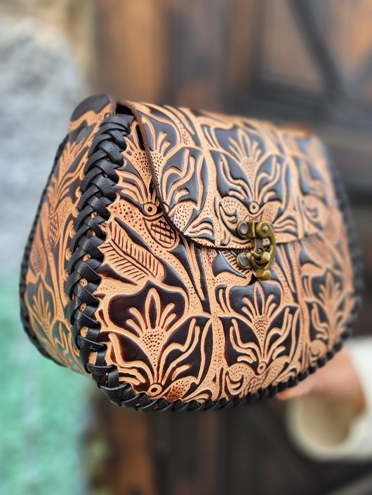 Image of Pakamera Torebka skórzana Julia beżowa kwiaty ręcznie robiona