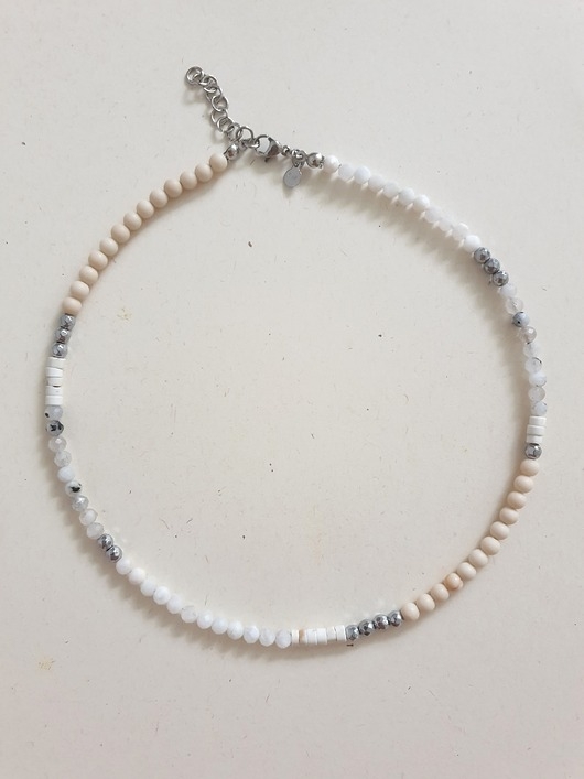 Image of Pakamera Naszyjnik choker NEO kamień księżycowy, kamień rzeczny, howlit
