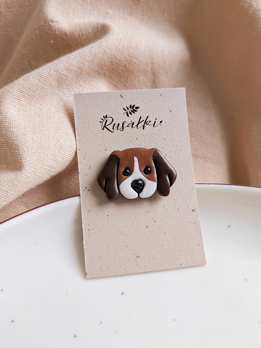 Image of Pin z pieskiem Beagle, pies Bernardyn. przypinka z psem, akcesoria dla psiary