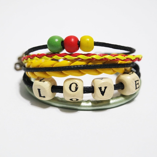 Image of Pakamera Bransoletka - Love rasta - rzemienie, drewniane koraliki