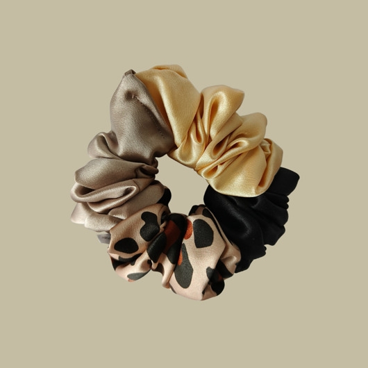 Image of Pakamera Gumka jedwabna, scrunchie, frotka beżowa panterka czarna orchidea MAXI