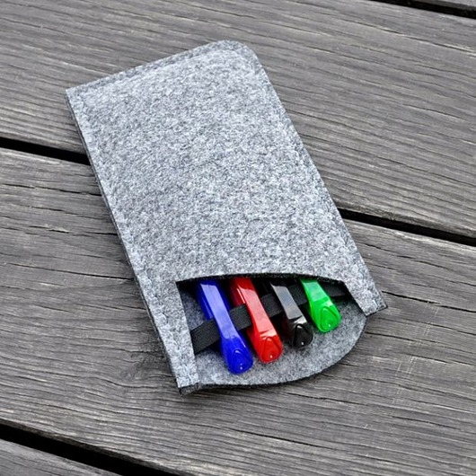Image of Pakamera Etui z filcu - szare z czarną gumą. Wersja 1